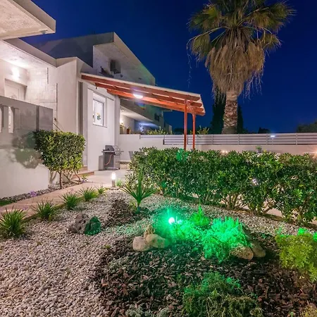 Gouves Family House With Jacuzzi *